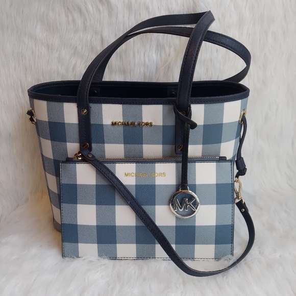 Michael Kors checkered Tote and wristlet set. - Picture 6 of 8